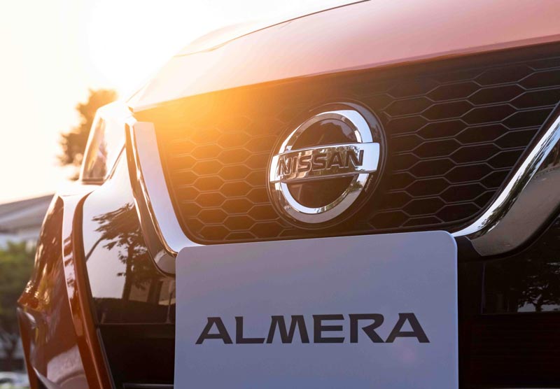 Nissan Almera CVT cao cấp 2021 nổi bật với mùa thu Hà Nội
